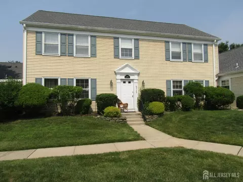 572 Westport Ln #N, Monroe, NJ 08831