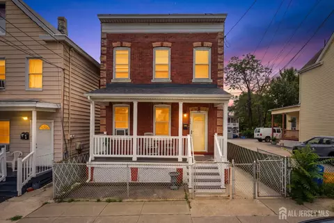 724 Charles St, Perth Amboy, NJ 08861