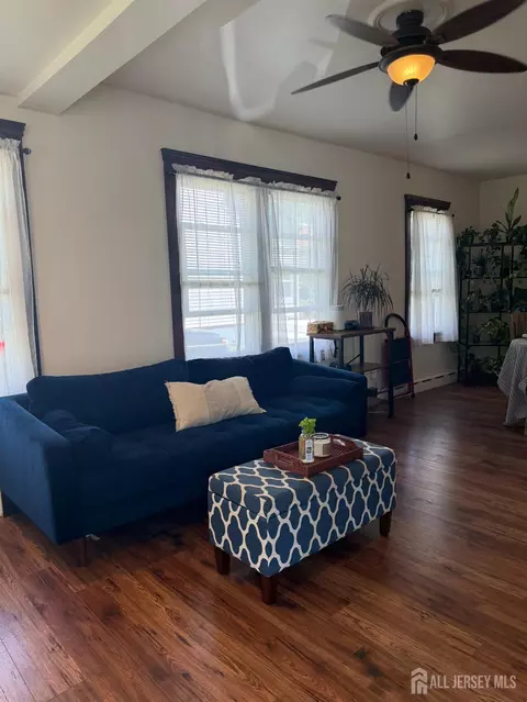 433 S 8th Ave S, Highland Park, NJ 08904