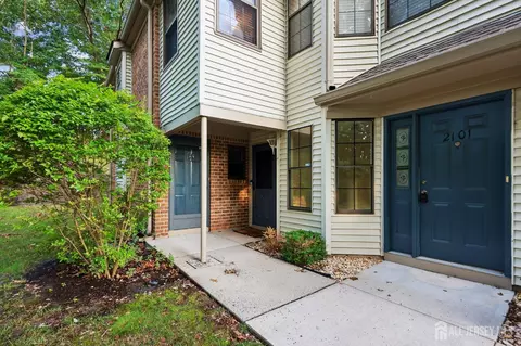 2104 Bayhead Dr, Parlin, NJ 08859