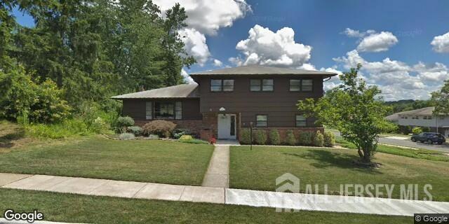52 Embroidery St, Sayreville, NJ 08872