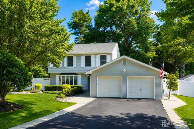 101 Fawn Dr, Matawan, NJ 07747