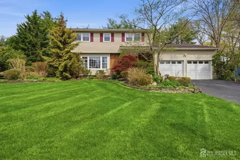 7 Candle Ln, East Brunswick, NJ 08816