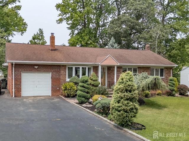27 Fagan Pl, Colonia, NJ 07067
