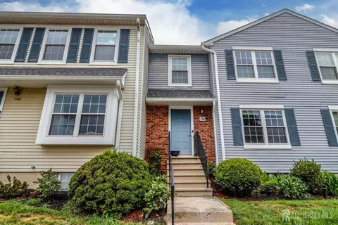 136 Coburn Ln, Somerset, NJ 08873