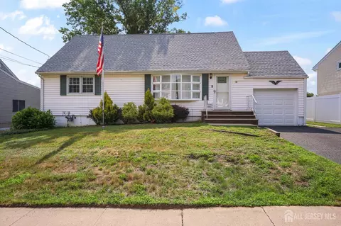 16 Mercury Cir, South Amboy, NJ 08879