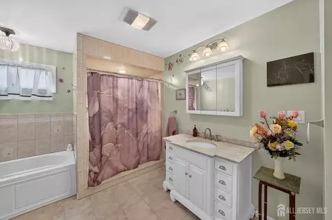 Bath - 41 Weldon Rd, Edison, NJ 08817 photo 1 of 4