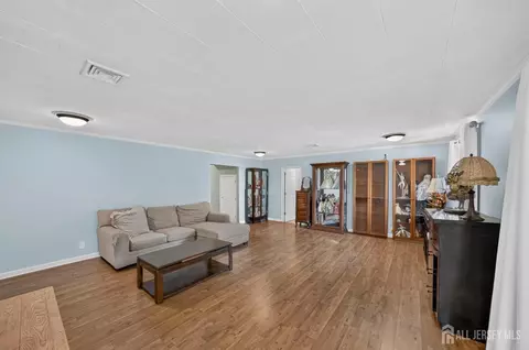Living - 41 Weldon Rd, Edison, NJ 08817 photo 5 of 6