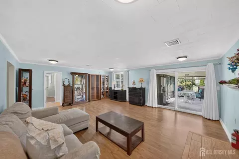 Living - 41 Weldon Rd, Edison, NJ 08817 photo 6 of 6