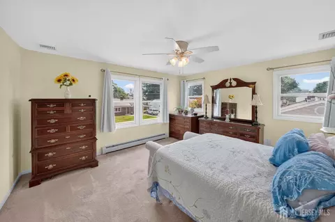 Bedroom - 41 Weldon Rd, Edison, NJ 08817 photo 6 of 10