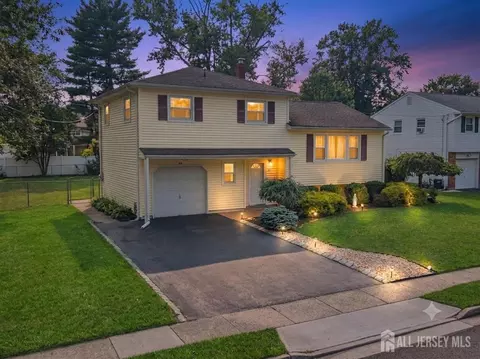 66 Janice Dr, Spotswood, NJ 08884