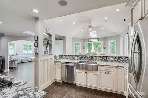 Kitchen - 10 Bittersweet Dr, Jackson, NJ 08527 photo 4 of 7