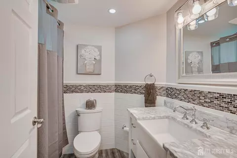 Bath - 10 Bittersweet Dr, Jackson, NJ 08527 photo 4 of 4