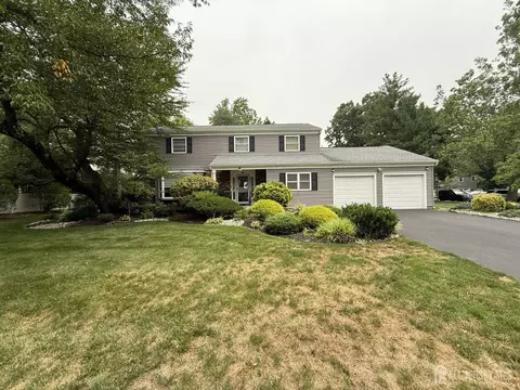86 Tall Oaks Dr, East Brunswick, NJ 08816