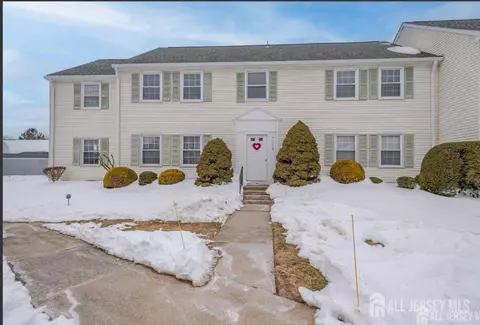 217 Mayflower Way #O, Monroe, NJ 08831