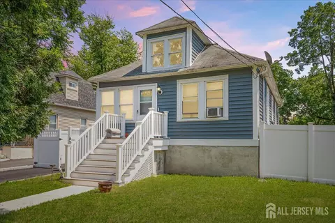1853 W 5th St W, Piscataway, NJ 08854
