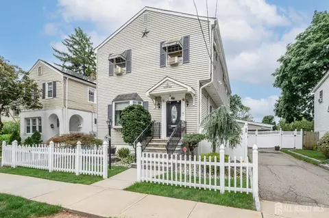 10 Crampton Ave, Woodbridge, NJ 07095