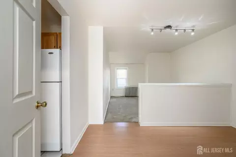 Entry Way - 27 S Robert St S, Sewaren, NJ 07077 photo 5 of 8