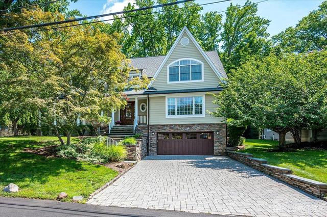 4 Edgewood Rd, Edison, NJ 08820