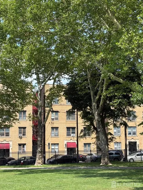 194 Kensington Ave #303, Jersey City, NJ 07306