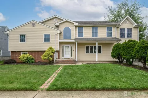 3 Charles Ct, Edison, NJ 08820