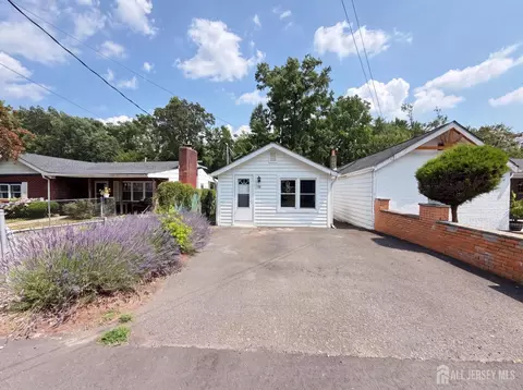 936 Grove Ave, Laurence Harbor, NJ 08879