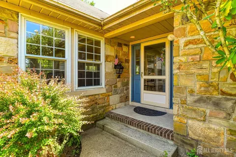 1 Alexander Hamilton Ct, Monroe, NJ 08831