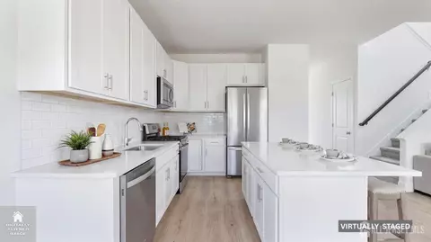 9 Denarski Dr, Sayreville, NJ 08872