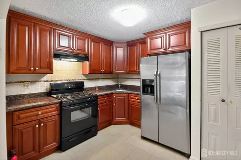 258 Kempsey Dr, North Brunswick, NJ 08902