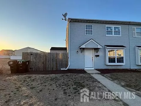 17 Lennox Ct, Sicklerville, NJ 08081