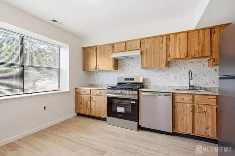 Kitchen - 1913 Raspberry Ct, Edison, NJ 08817 photo 1 of 2
