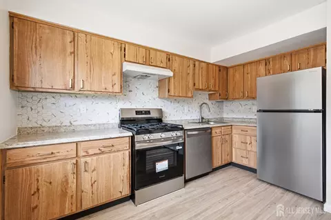 Kitchen - 1913 Raspberry Ct, Edison, NJ 08817 photo 2 of 2