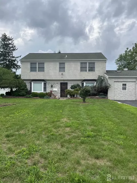 20 Tamarack Rd, Somerset, NJ 08873