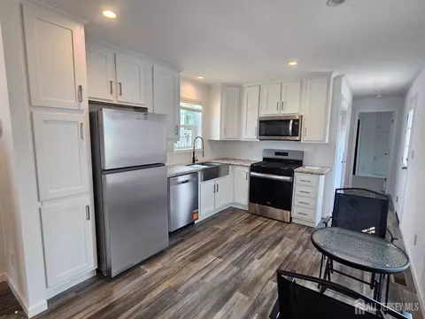428 Kenbury Rd, Branchburg, NJ 08876