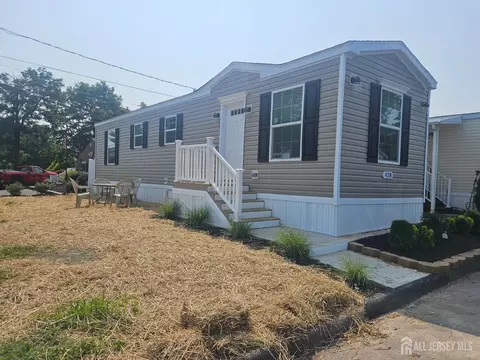428 Kenbury Rd, Branchburg, NJ 08876
