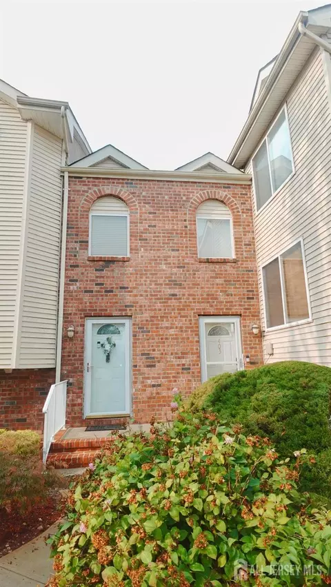 402 Holly Dr, Perth Amboy, NJ 08861