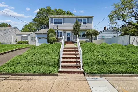 304 Green St, Woodbridge, NJ 07095