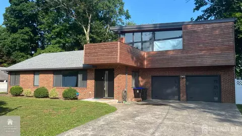 19 Garden Ter, East Brunswick, NJ 08816