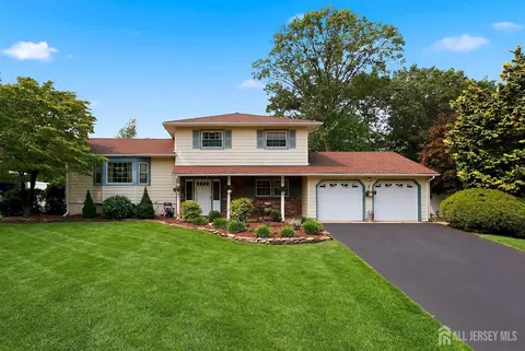 25 Dusko Dr, Parlin, NJ 08859
