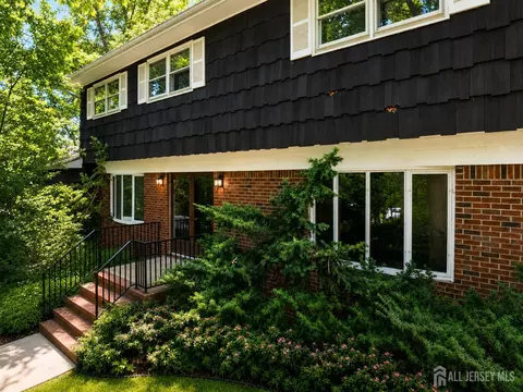 25 Dunston Dr, East Brunswick, NJ 08816