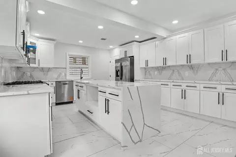 1433 Dogwood Dr, Piscataway, NJ 08854