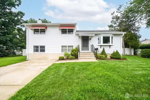 12 Gover Ct, Spotswood, NJ 08884