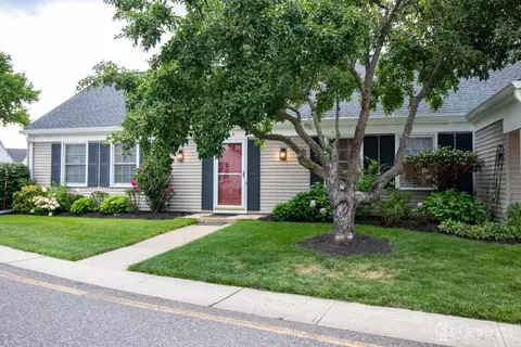 451 Roxbury Ln #A, Monroe, NJ 08831