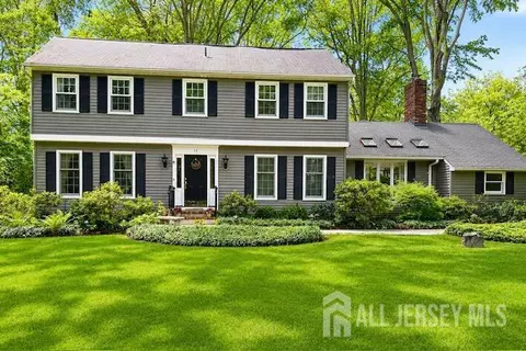11 Beechtree Ln, Plainsboro, NJ 08536