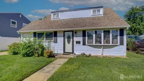 33 Patton Dr, Sayreville, NJ 08872