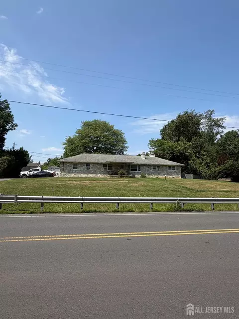 556 Spotswood Englishtown Rd, Monroe, NJ 08831