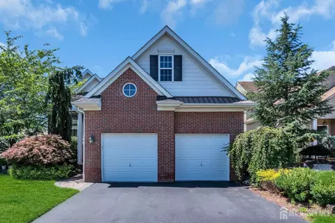 10 Nappa Ct, Monroe, NJ 08831