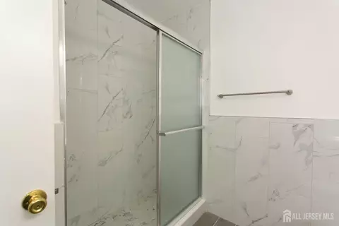Bath - 7 Cactus Ct, Edison, NJ 08820 photo 4 of 4