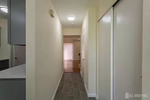 Entry Way - 7 Cactus Ct, Edison, NJ 08820 photo 2 of 3