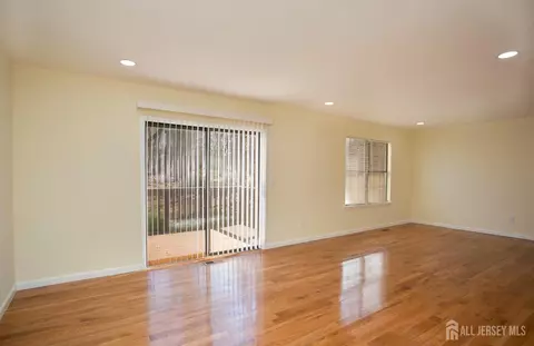 Living - 7 Cactus Ct, Edison, NJ 08820 photo 2 of 2